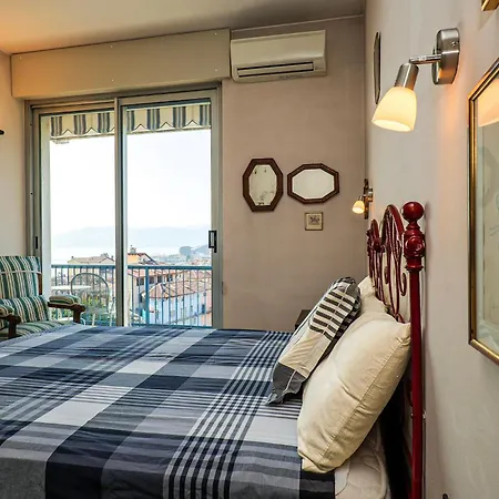 아파트 L'attico Di Susanna 베르바니아